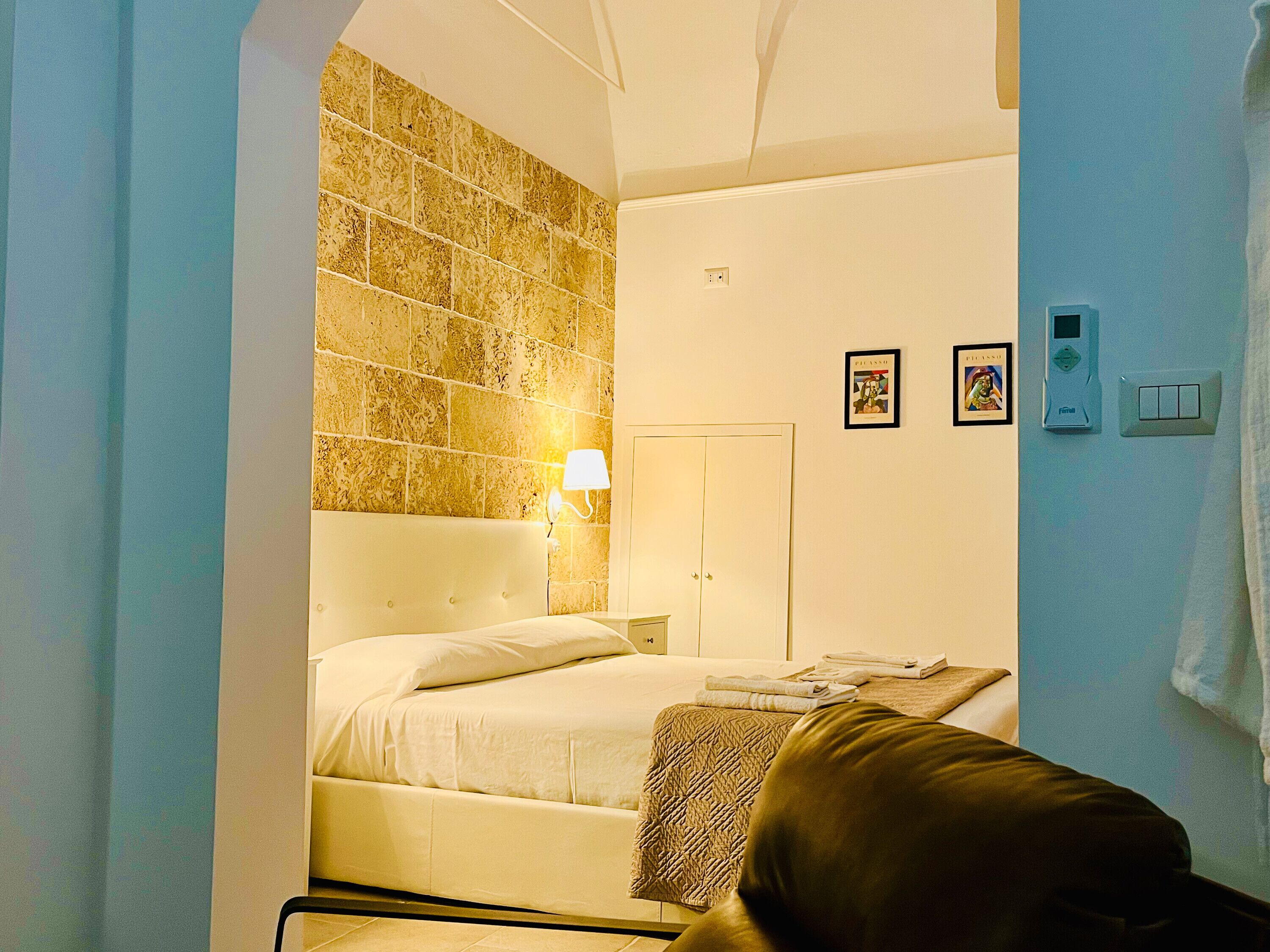 1 camera, Wi-Fi, lenzuola