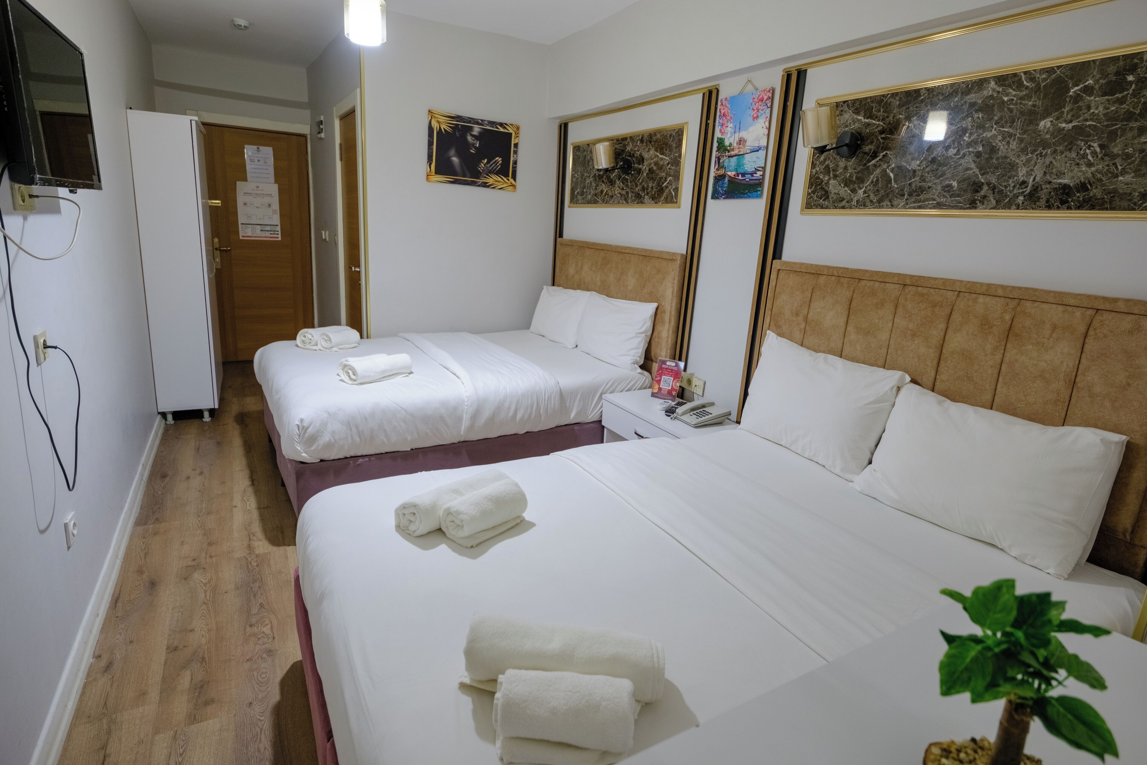 Deluxe Quadruple Room | Free WiFi