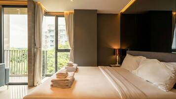 Deluxe King Room | Safe på rommet, skrivebord, blendingsgardiner og lydisolert