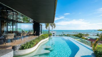 Kolam renang outdoor