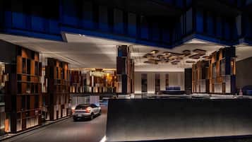 住宿正面 (夜晚)