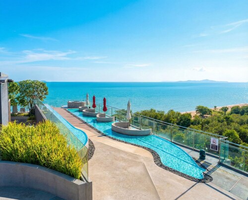 Bayphere residence by Prop Hopper