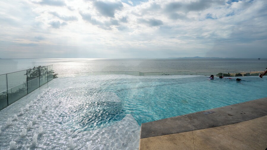 Bayphere residence by Prop Hopper