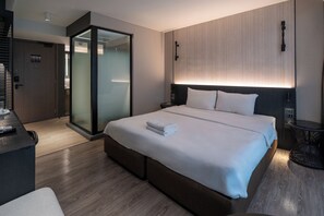 Deluxe King Room | In-room safe, desk, blackout curtains, iron/ironing board - Bayphere residence by Prop Hopper (Sattahip)