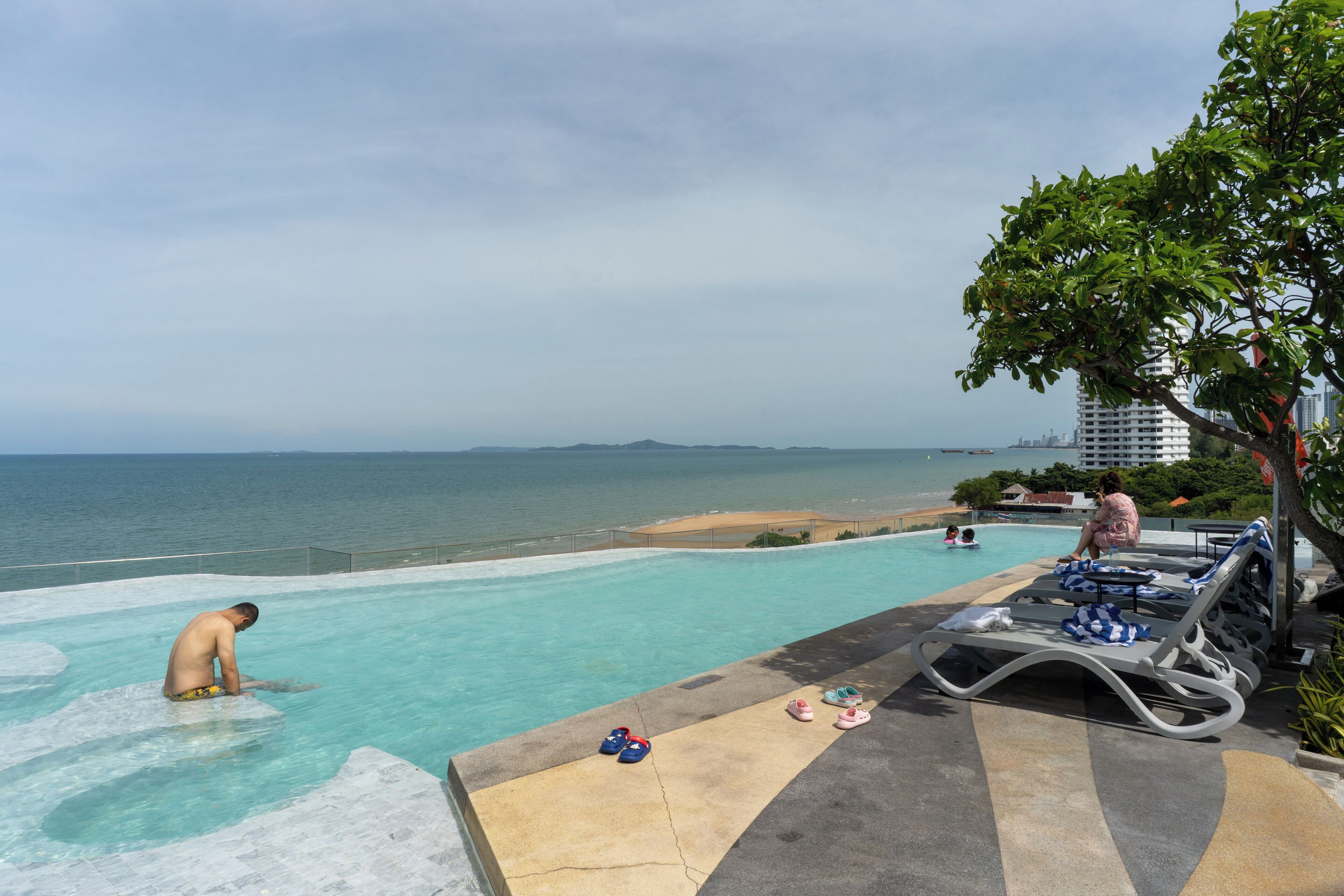 Außenpool, Liegestühle