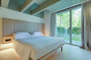 Suite, vistas al jardín | Sistema de insonorización y wifi gratis