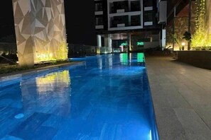 Outdoor pool - The Emerald Golf View Apartment (Thuan An)