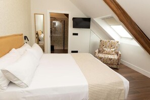 Leilighet – deluxe, hageutsikt | Skrivebord, skrivebord for bærbar PC og wi-fi (inkludert)