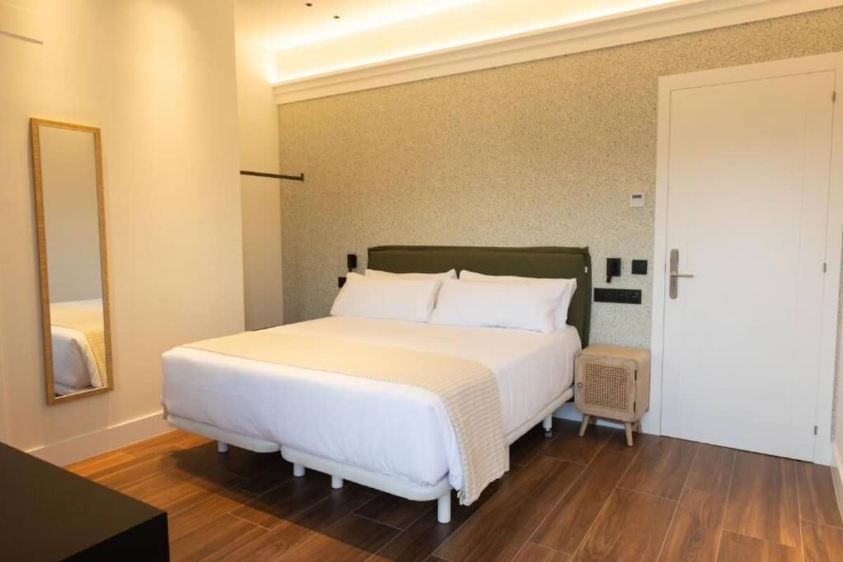 Standard Double Room | Desk, laptop workspace, free WiFi