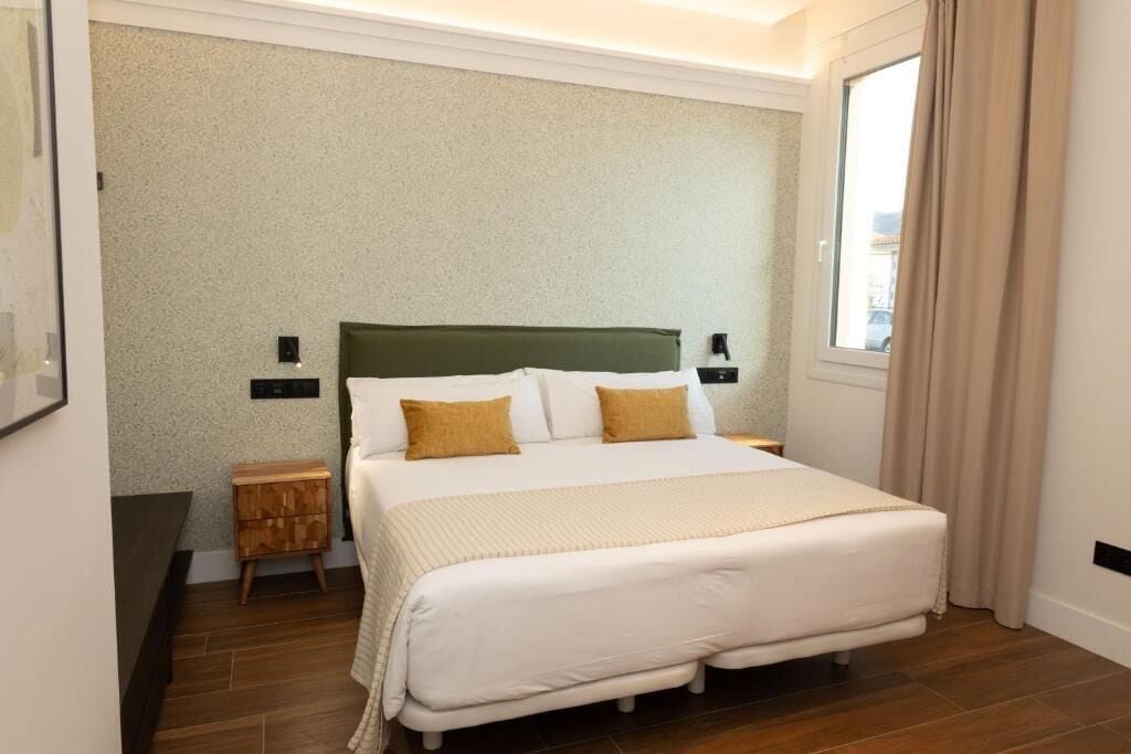 Family Quadruple Room | Desk, laptop workspace, free WiFi