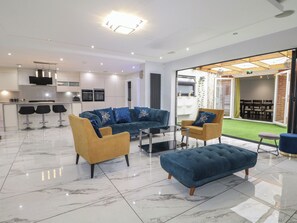 Interior - Falcon Bal House (Farnborough)