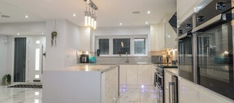 Falcon Bal House