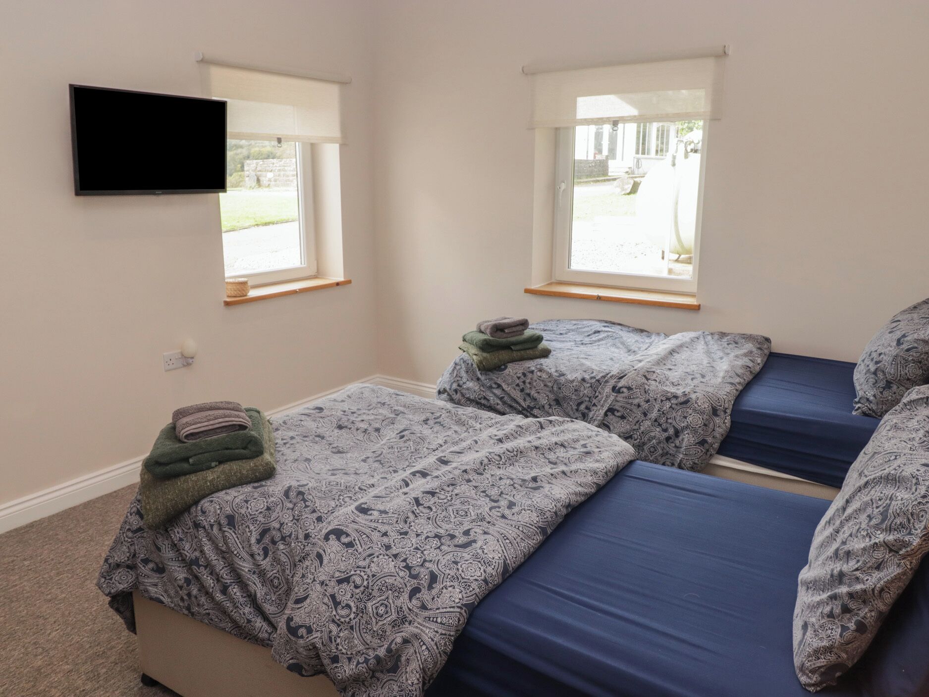 2 bedrooms, individually decorated, individually furnished, free WiFi