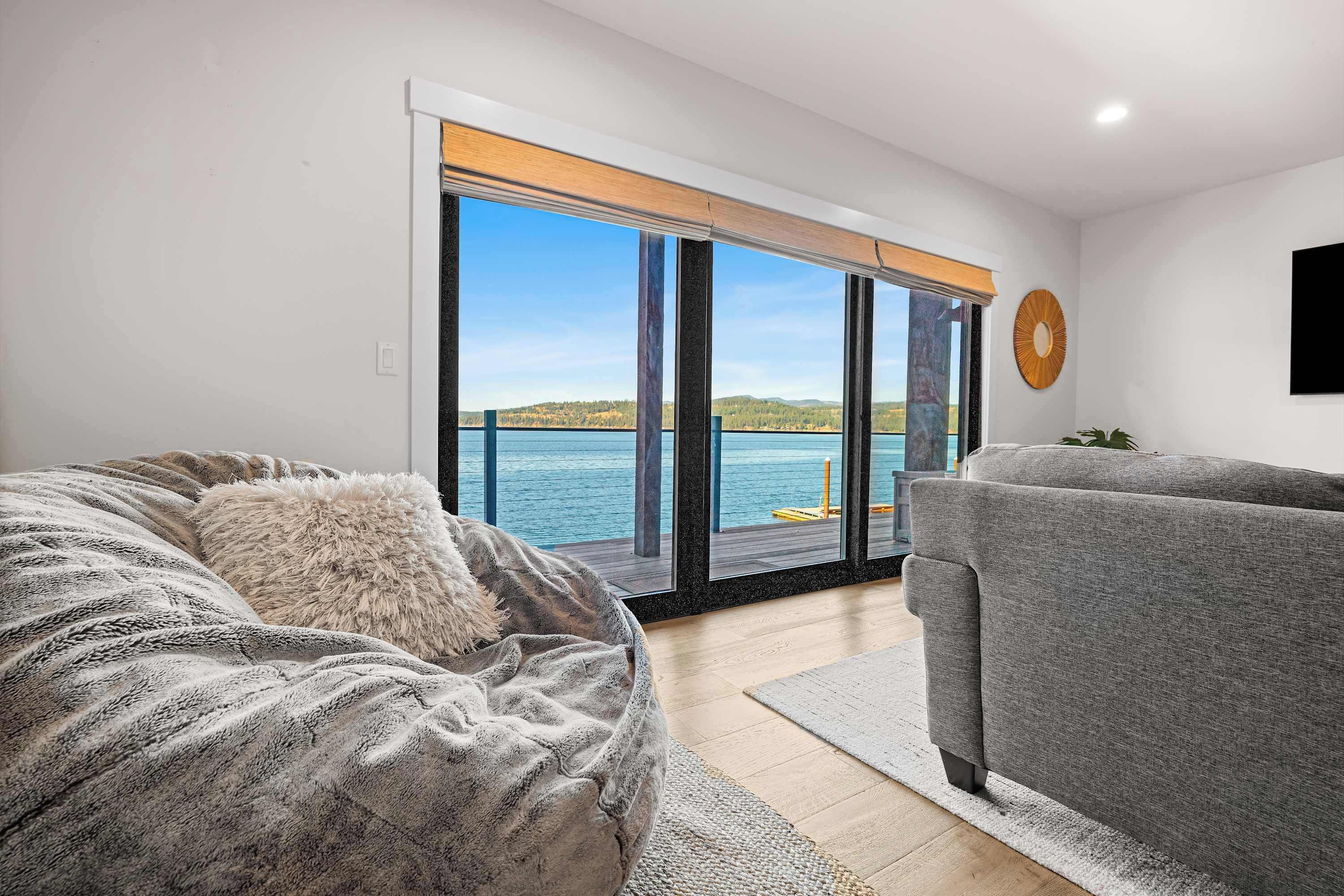 تلفزيون، مدفأة، مكتب