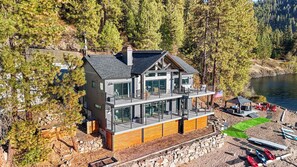 المنشأة من الخارج