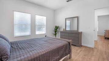 アイロン / アイロン台、WiFi、ベッドシーツ