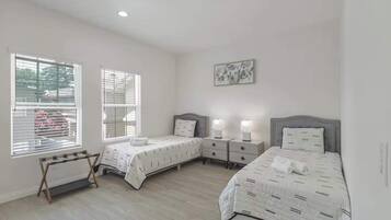 Iron/ironing board, WiFi, bed sheets