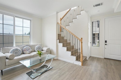 Stylish Pasadena Stay Near Old Town & Rose Bowl