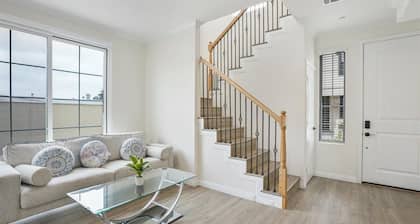 Stylish Pasadena Stay Near Old Town & Rose Bowl