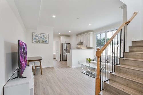 Stylish Pasadena Stay Near Old Town & Rose Bowl