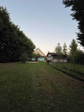 المنطقة المحيطة بالمنشأة