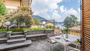 Family Apartment, 2 Bedrooms, 2 Bathrooms, Mountainside (Villa Siwaton Bellavista 2) | Outdoor dining - Villa Siwaton Bellavista (Como)