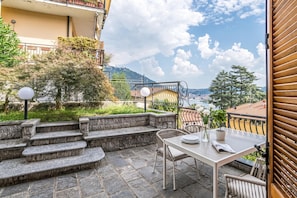Family Apartment, 2 Bedrooms, 2 Bathrooms, Mountainside (Villa Siwaton Bellavista 2) | Outdoor dining