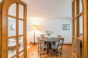 Family Apartment, 2 Bedrooms, 2 Bathrooms, Mountainside (Villa Siwaton Bellavista 1) | Living area