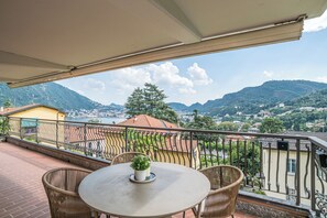 อพาร์ทเมนท์สำหรับครอบครัว, หลายห้องนอน, 2 ห้องน้ำ, ติดภูเขา (Villa Siwaton Bellavista 2) | วิวทะเลสาบ
