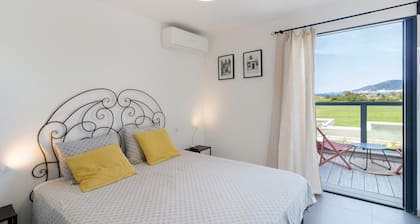 Bed and Breakfast 'Chambre 1' mit Meerblick, WLAN und Klimaanlage