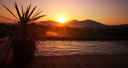 Bed and Breakfast 'Chambre 1' with Sea View, Wi-Fi and Air Conditioning