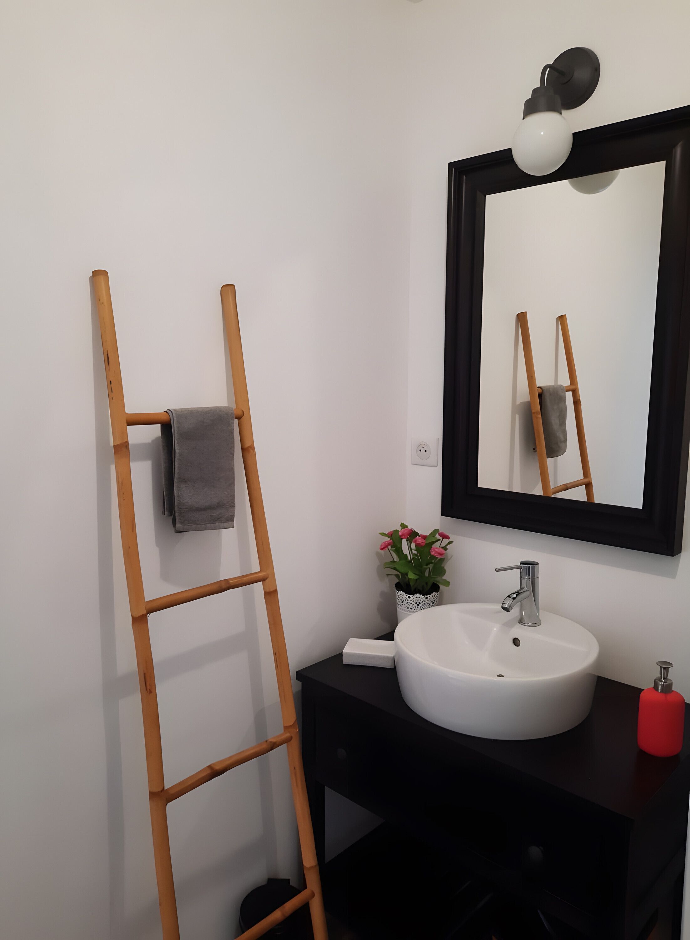 Een douche, een haardroger, handdoeken