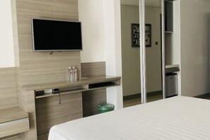 1 bedroom, iron/ironing board, WiFi, bed sheets - Prime Asia Hotel PWD Room (Angles City)