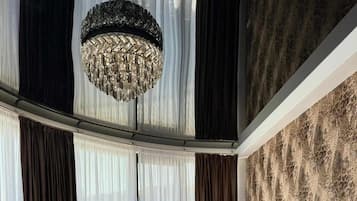 Habitación cuádruple Deluxe, balcón | Wifi gratis
