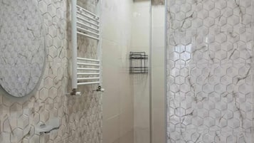 Toallas, jabón, champú y papel higiénico