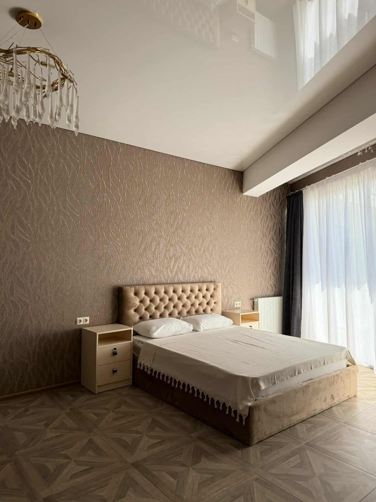 Quarto casal básico, sacada, vista para o jardim | Wi-Fi de cortesia