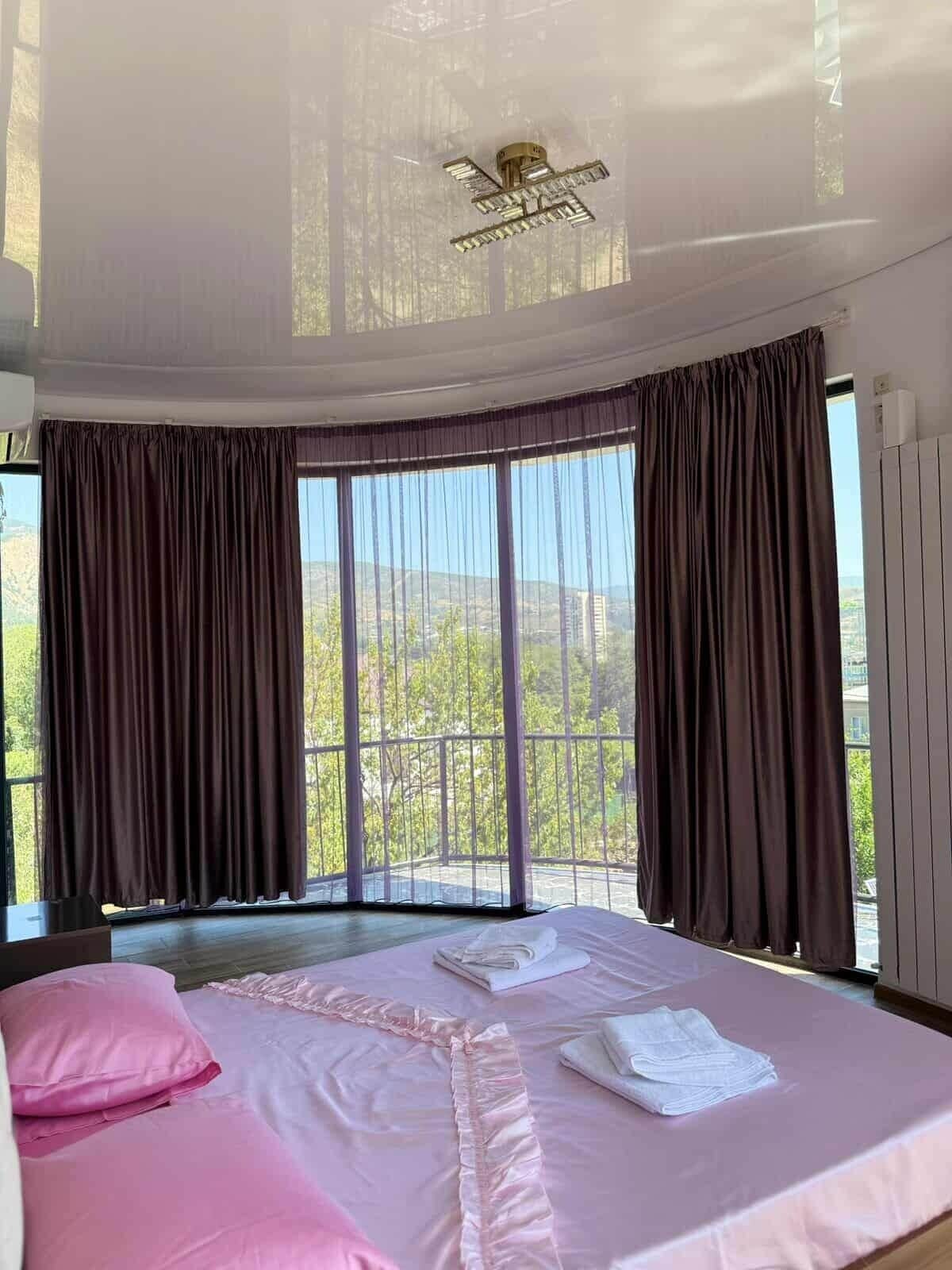 Quarto quádruplo luxo, sacada | Wi-Fi de cortesia