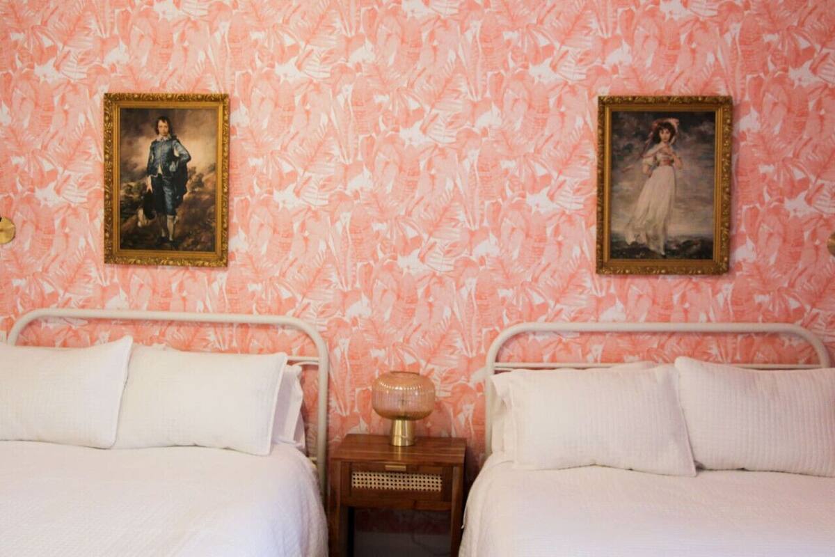 Suite, 1 chambre, cuisine | Espace de travail pour ordinateurs portables, fer et planche Ă repasser