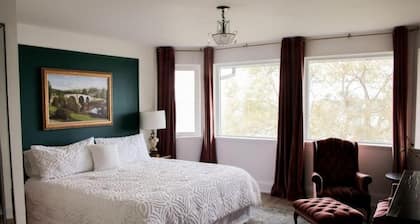 Comfy Waterfront Family Suite