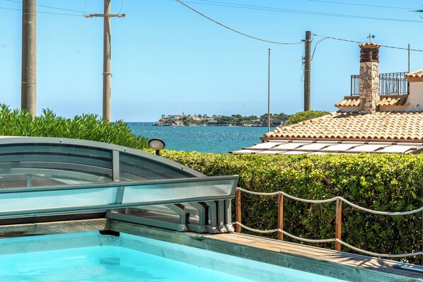 Huoneisto, 2 makuuhuonetta, yksityinen uima-allas | Näkymä vedelle