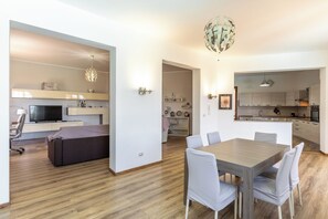 Apartment, 2 Bedrooms, Private Pool | Dining room