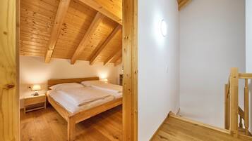 Comfort Condo, 2 Bedrooms, Pets Allowed, Garden View | Cribs/infant beds, free WiFi, bed sheets