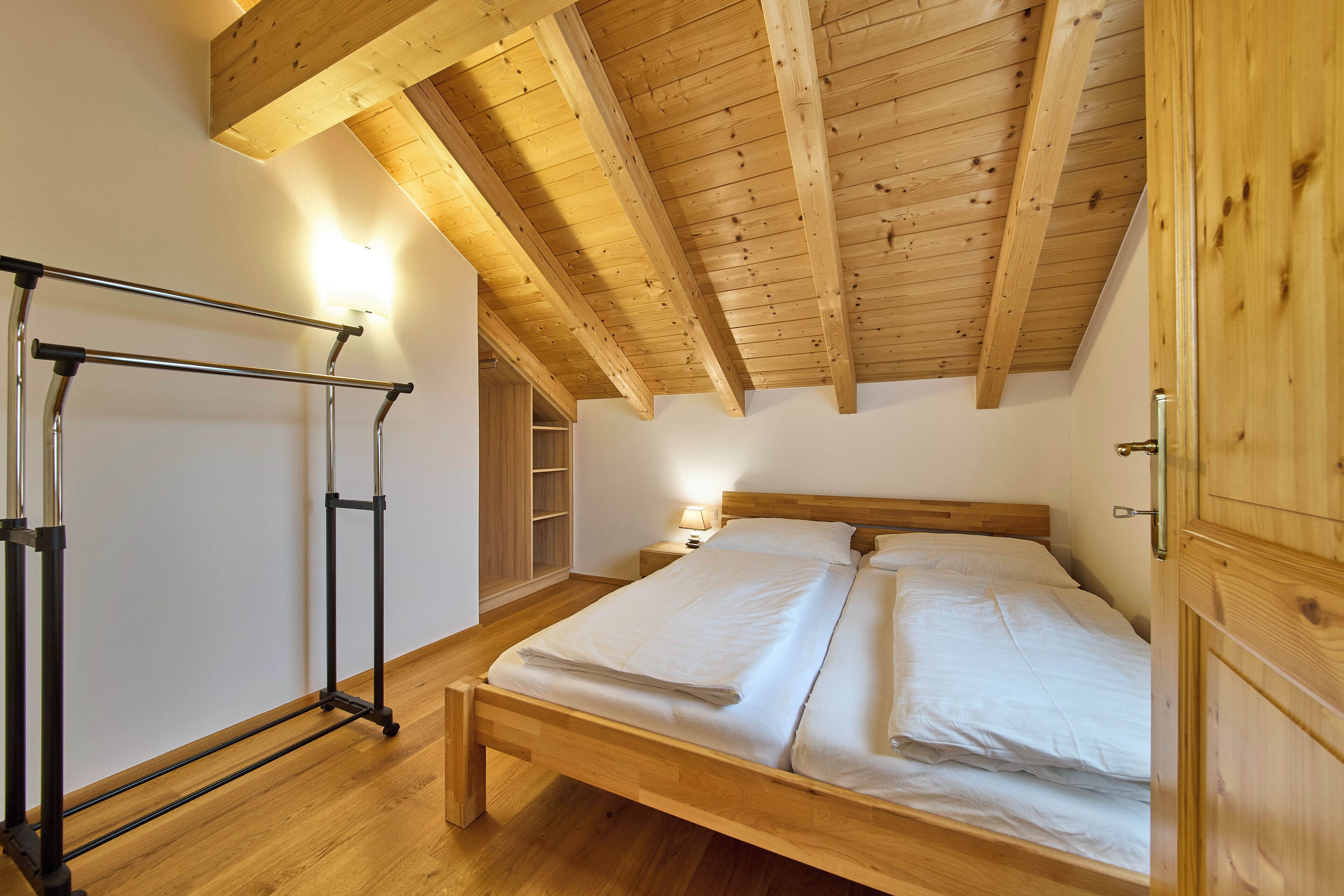 舒適公寓客房, 2 間臥室, 可攜帶寵物, 花園景觀 | 搖籃/嬰兒床、免費無線上網、床單