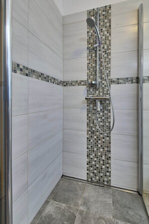 Comfort Condo, 2 Bedrooms, Haiwan Kesayangan Dibenarkan, Garden View | Bilik Mandi