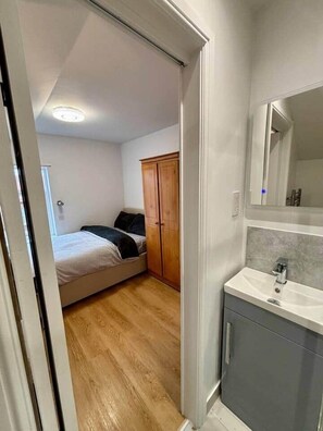 1 غرفة نوم وواي فاي وملاءات أسرّة