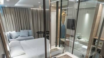 豪華雙人房, 非吸煙房, 部分海景 | 房內夾萬、書桌、遮光窗簾/窗簾、熨斗/熨衫板