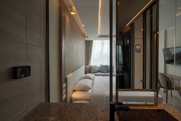 Deluxe Double Room, Non Smoking, Partial Sea View | In-room safe, desk, blackout curtains, iron/ironing board