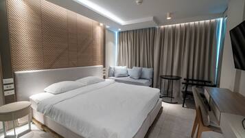 Deluxe Double Room, Non Smoking, Partial Sea View