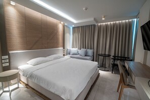 Deluxe Double Room, Non Smoking, Partial Sea View