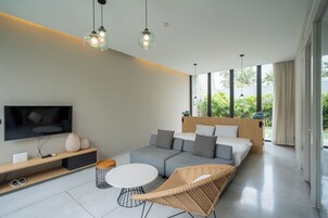 1 Bedroom Villa with Private Pool | In-room safe, desk, blackout drapes, iron/ironing board